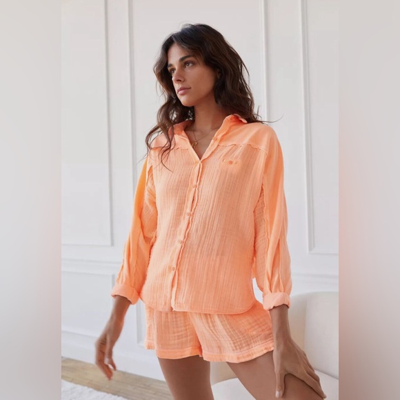 Out from Under Palmer shirt - Picture 2 of 4